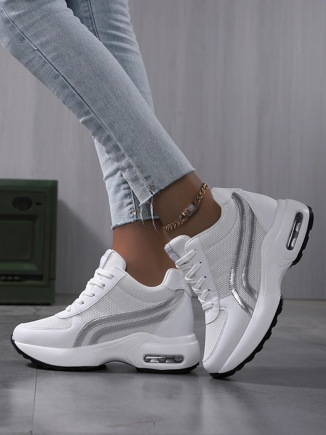 Women's Casual Sports Shoes with Air Cushion and Lace-up Closure