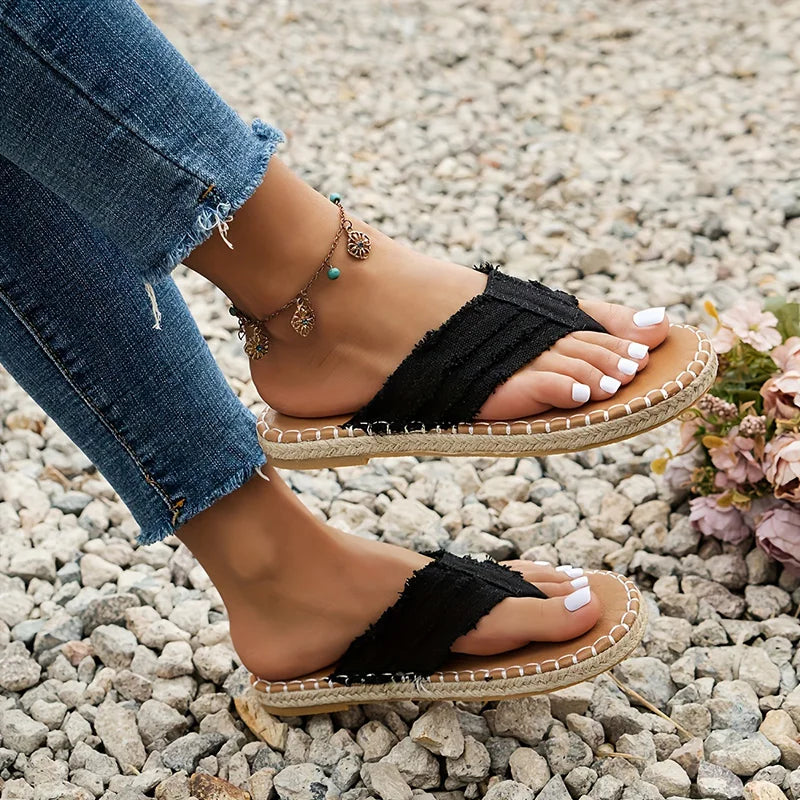 Summer New Style Flip Flops for Women Fashionable Flat-Soled Grass Woven Thong Beach Shoes Large Size Sandals for Outer Wear
