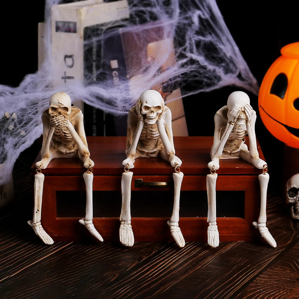 Hign-concerned Halloween Resin Ghost Skeleton Figurine