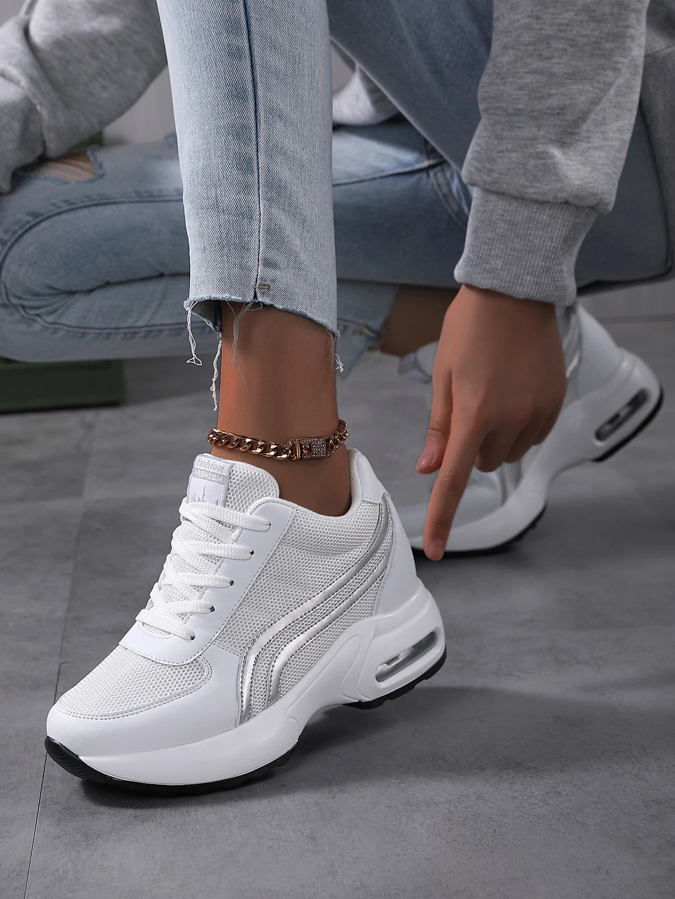 Women's Casual Sports Shoes with Air Cushion and Lace-up Closure