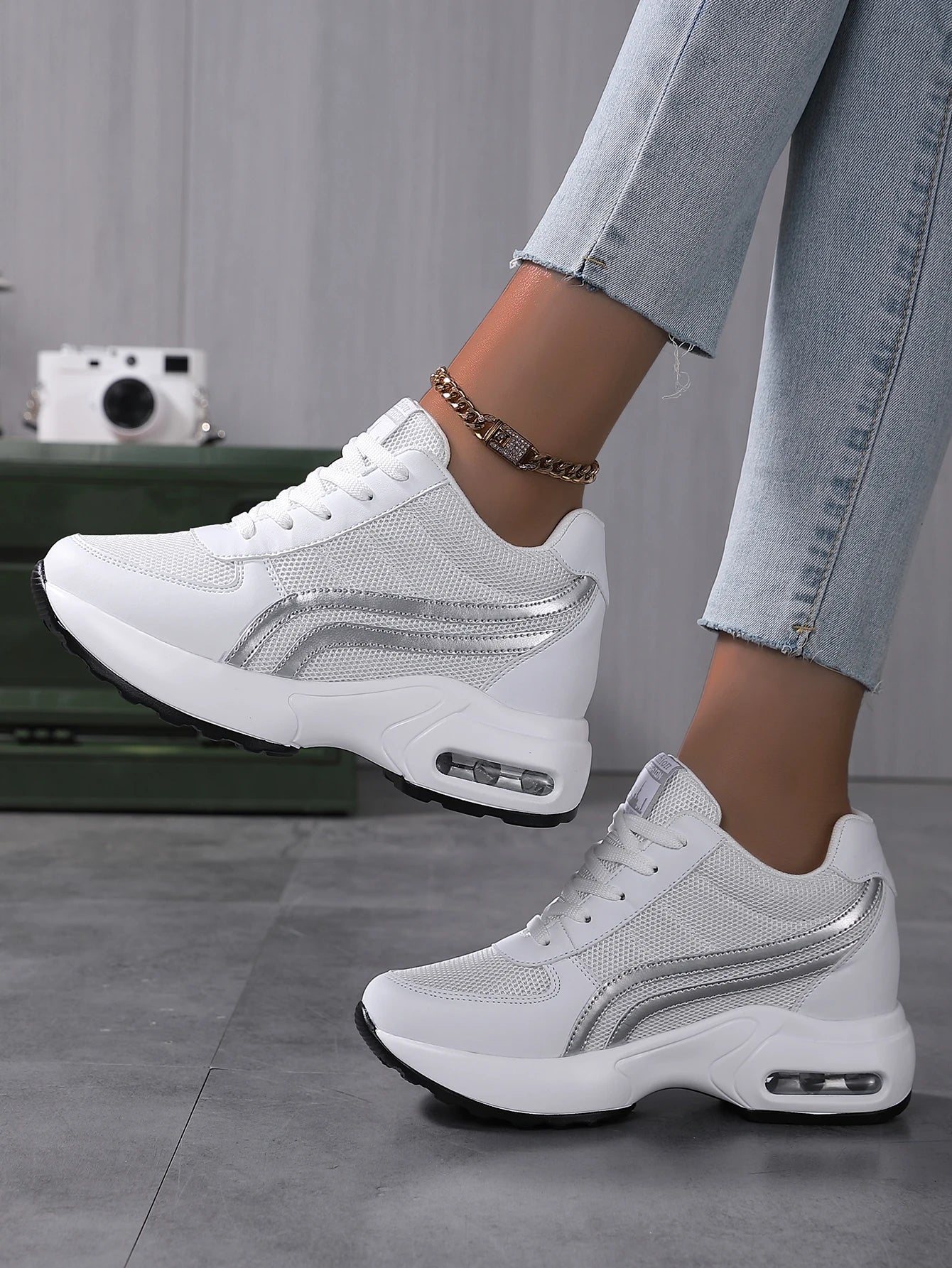 Women's Casual Sports Shoes with Air Cushion and Lace-up Closure