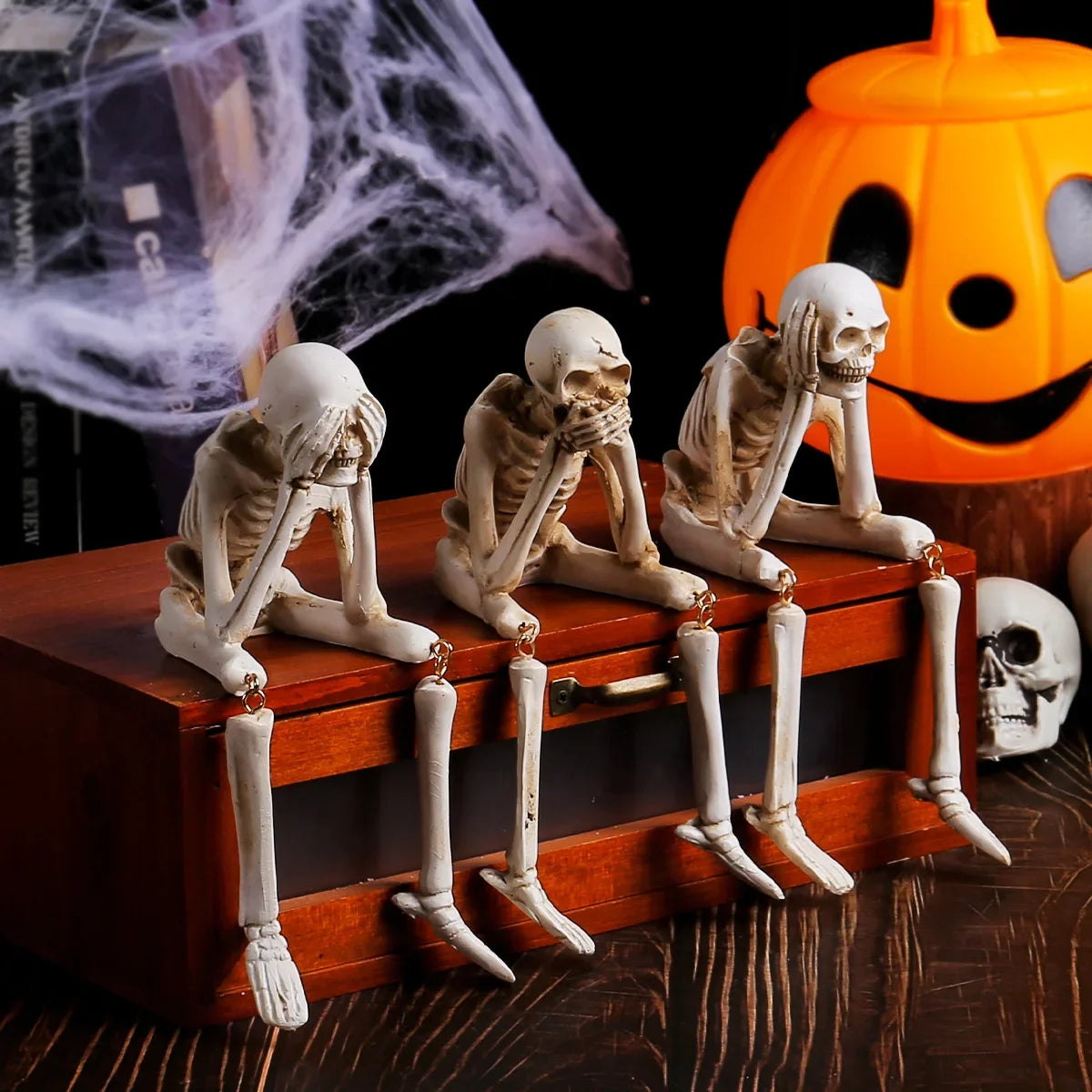 Hign-concerned Halloween Resin Ghost Skeleton Figurine