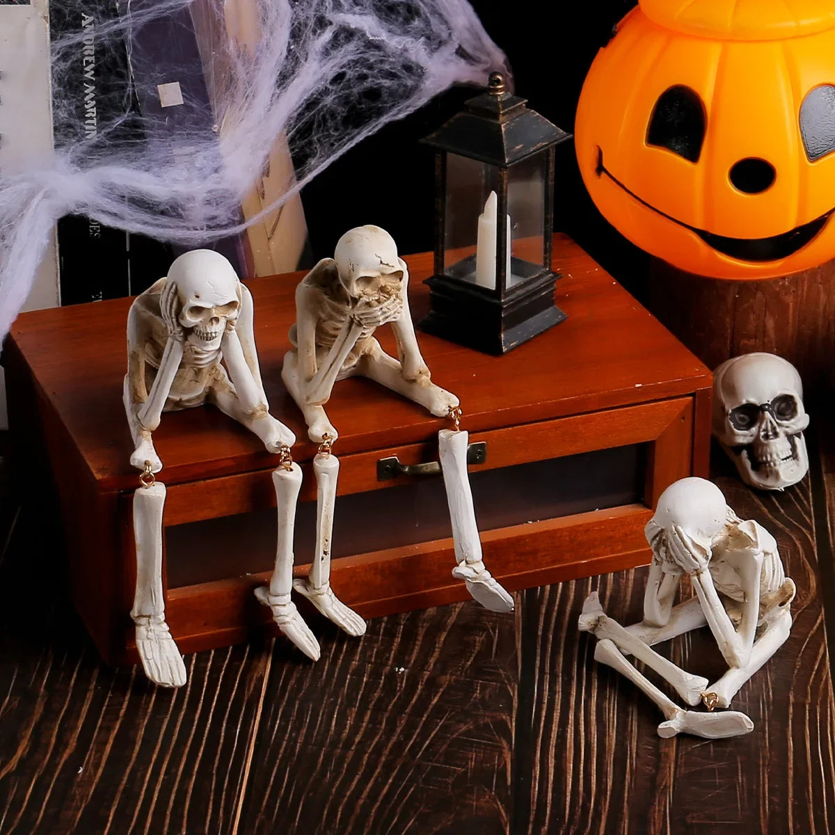 Hign-concerned Halloween Resin Ghost Skeleton Figurine